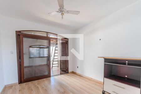 Casa à venda com 385m², 6 quartos e 3 vagas Casa à venda com 385m², 6 quartos e 3 vagasQuarto 4