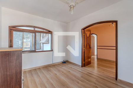 Casa à venda com 385m², 6 quartos e 3 vagas Casa à venda com 385m², 6 quartos e 3 vagasQuarto 4