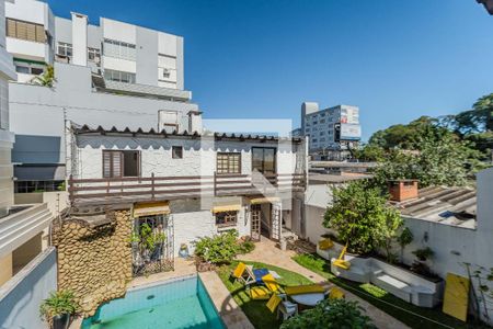 Casa à venda com 385m², 6 quartos e 3 vagas Casa à venda com 385m², 6 quartos e 3 vagasQuarto 5