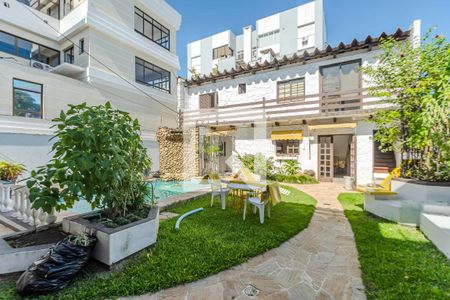 Casa à venda com 385m², 6 quartos e 3 vagas Casa à venda com 385m², 6 quartos e 3 vagasTerraço