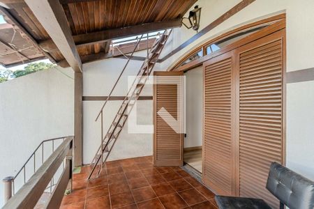 Casa à venda com 385m², 6 quartos e 3 vagas Casa à venda com 385m², 6 quartos e 3 vagasTerraço