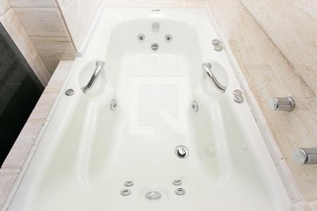 Apartamento à venda com 138m², 3 quartos e 2 vagasBanheiro da Suíte 1 - Banheira