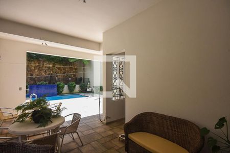 Casa à venda com 600m², 4 quartos e 6 vagasChurrasqueira