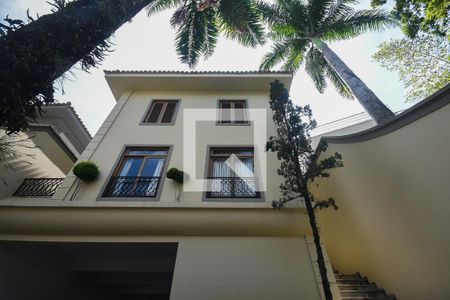 Casa à venda com 600m², 4 quartos e 6 vagasFachada