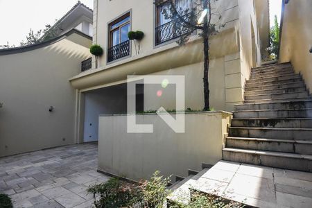 Casa à venda com 600m², 4 quartos e 6 vagasEntrada