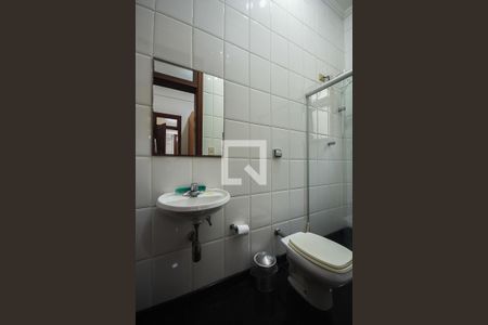 Casa à venda com 600m², 4 quartos e 6 vagasBanheiro de Serviço