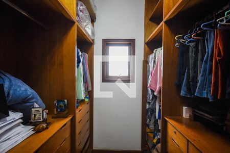 Casa à venda com 600m², 4 quartos e 6 vagasArmário da Suíte 4