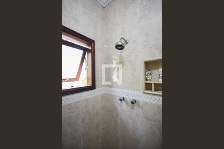 Casa à venda com 600m², 4 quartos e 6 vagasChuveiro do Banheiro da Suíte 2