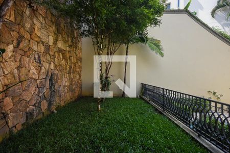 Casa à venda com 600m², 4 quartos e 6 vagasQuintal