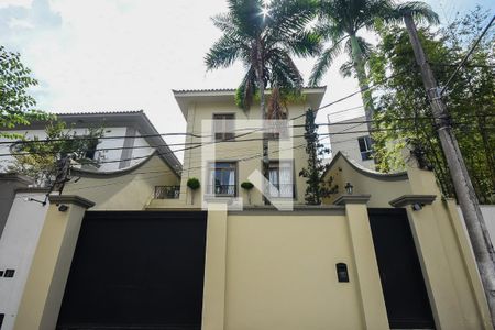 Casa à venda com 600m², 4 quartos e 6 vagasFachada