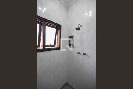 Casa à venda com 600m², 4 quartos e 6 vagasChuveiro do Banheiro da Suíte 4