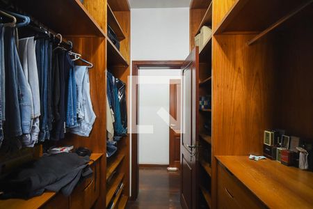 Casa à venda com 600m², 4 quartos e 6 vagasArmário da Suíte 4