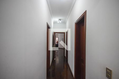 Casa à venda com 600m², 4 quartos e 6 vagasCorredor da Suíte 4