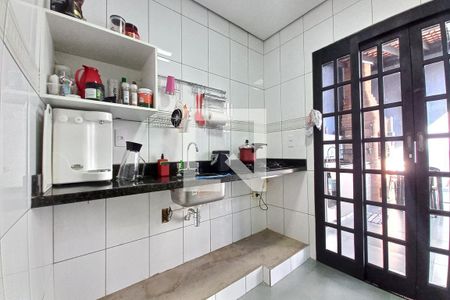 Casa à venda com 115m², 2 quartos e 3 vagas Casa à venda com 115m², 2 quartos e 3 vagasCozinha