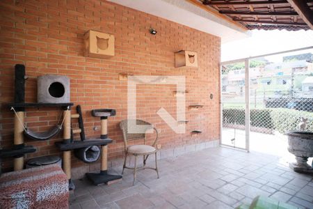 Casa à venda com 180m², 4 quartos e 1 vaga Casa à venda com 180m², 4 quartos e 1 vagaÁrea comum