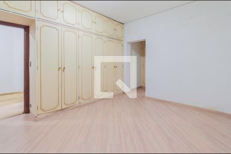 Casa à venda com 404m², 5 quartos e 3 vagas Casa à venda com 404m², 5 quartos e 3 vagasSuíte