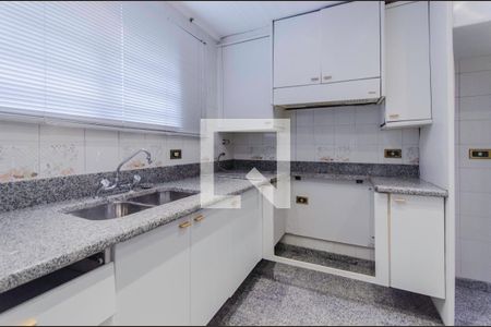 Casa à venda com 404m², 5 quartos e 3 vagas Casa à venda com 404m², 5 quartos e 3 vagasCozinha