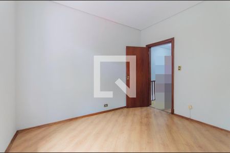 Casa à venda com 404m², 5 quartos e 3 vagas Casa à venda com 404m², 5 quartos e 3 vagasQuarto 3