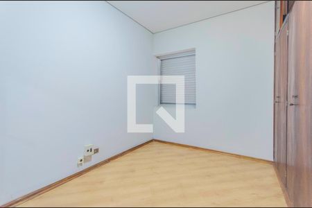 Casa à venda com 404m², 5 quartos e 3 vagas Casa à venda com 404m², 5 quartos e 3 vagasQuarto 2