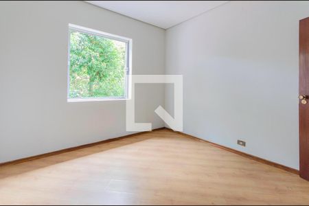 Casa à venda com 404m², 5 quartos e 3 vagas Casa à venda com 404m², 5 quartos e 3 vagasQuarto 3