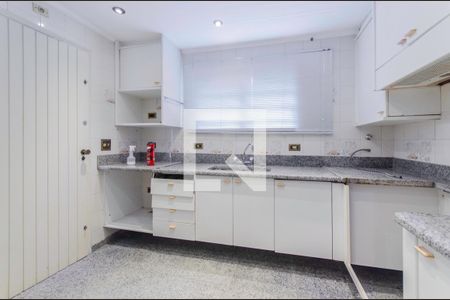 Casa à venda com 404m², 5 quartos e 3 vagas Casa à venda com 404m², 5 quartos e 3 vagasCozinha