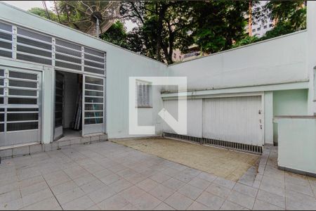 Casa à venda com 404m², 5 quartos e 3 vagas Casa à venda com 404m², 5 quartos e 3 vagasGaragem