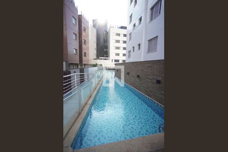Apartamento à venda com 160m², 3 quartos e 2 vagas Apartamento à venda com 160m², 3 quartos e 2 vagasÁrea comum - Piscina