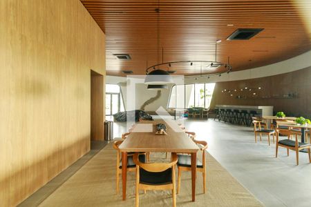 Apartamento à venda com 227m², 4 quartos e 5 vagas Apartamento à venda com 227m², 4 quartos e 5 vagasÁrea Comum