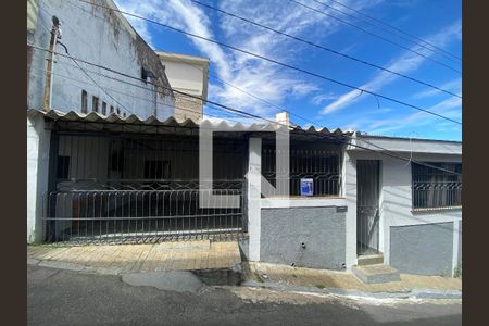 Casa à venda com 172m², 3 quartos e 2 vagas Casa à venda com 172m², 3 quartos e 2 vagasFachada