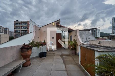 Casa de condomínio à venda com 185m², 3 quartos e 1 vaga Casa de condomínio à venda com 185m², 3 quartos e 1 vagaTerraço