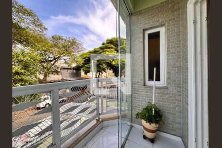 Casa à venda com 335m², 5 quartos e 3 vagas Casa à venda com 335m², 5 quartos e 3 vagasSacada