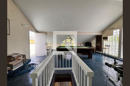 Casa à venda com 335m², 5 quartos e 3 vagas Casa à venda com 335m², 5 quartos e 3 vagasPorão