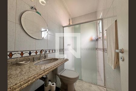 Casa à venda com 335m², 5 quartos e 3 vagas Casa à venda com 335m², 5 quartos e 3 vagasBanheiro da edícula