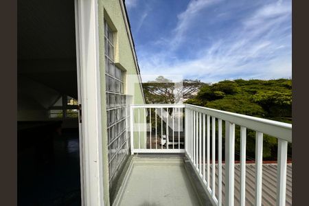 Casa à venda com 335m², 5 quartos e 3 vagas Casa à venda com 335m², 5 quartos e 3 vagasSacada