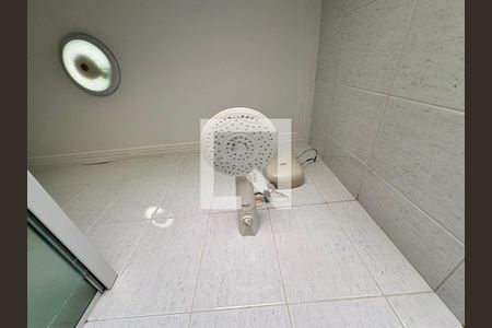 Casa à venda com 335m², 5 quartos e 3 vagas Casa à venda com 335m², 5 quartos e 3 vagasBanheiro da edícula