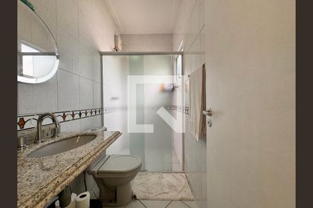 Casa à venda com 335m², 5 quartos e 3 vagas Casa à venda com 335m², 5 quartos e 3 vagasBanheiro da edícula