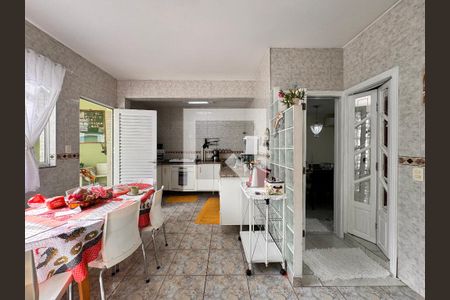 Casa à venda com 335m², 5 quartos e 3 vagas Casa à venda com 335m², 5 quartos e 3 vagasCozinha