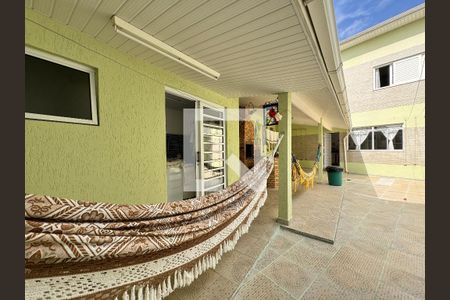 Casa à venda com 335m², 5 quartos e 3 vagas Casa à venda com 335m², 5 quartos e 3 vagasQuintal