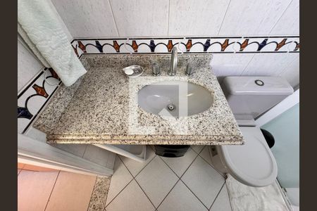 Casa à venda com 335m², 5 quartos e 3 vagas Casa à venda com 335m², 5 quartos e 3 vagasBanheiro da edícula