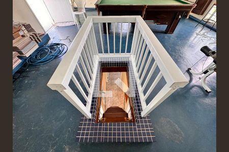 Casa à venda com 335m², 5 quartos e 3 vagas Casa à venda com 335m², 5 quartos e 3 vagasPorão