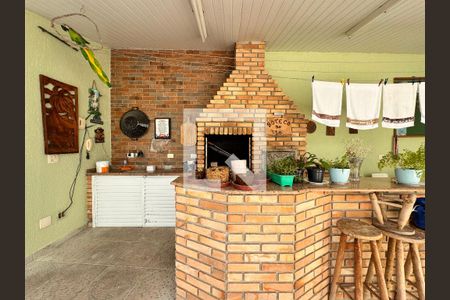 Casa à venda com 335m², 5 quartos e 3 vagas Casa à venda com 335m², 5 quartos e 3 vagasÁrea comum - Churrasqueira