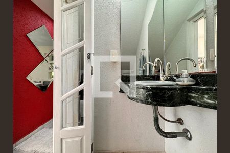 Casa à venda com 335m², 5 quartos e 3 vagas Casa à venda com 335m², 5 quartos e 3 vagasLavabo