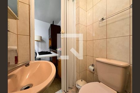 Casa à venda com 335m², 5 quartos e 3 vagas Casa à venda com 335m², 5 quartos e 3 vagasBanheiro de serviço