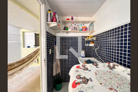 Casa à venda com 335m², 5 quartos e 3 vagas Casa à venda com 335m², 5 quartos e 3 vagasLavanderia