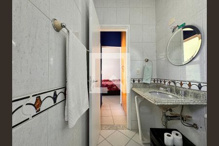 Casa à venda com 335m², 5 quartos e 3 vagas Casa à venda com 335m², 5 quartos e 3 vagasBanheiro da edícula