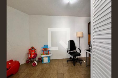 Casa à venda com 335m², 5 quartos e 3 vagas Casa à venda com 335m², 5 quartos e 3 vagasQuarto de Serviço