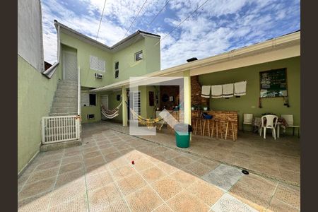 Casa à venda com 335m², 5 quartos e 3 vagas Casa à venda com 335m², 5 quartos e 3 vagasQuintal