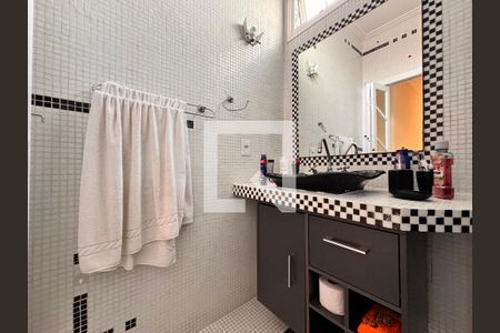 Casa à venda com 335m², 5 quartos e 3 vagas Casa à venda com 335m², 5 quartos e 3 vagasBanheiro