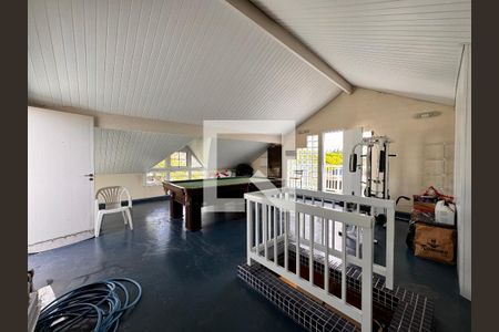 Casa à venda com 335m², 5 quartos e 3 vagas Casa à venda com 335m², 5 quartos e 3 vagasPorão