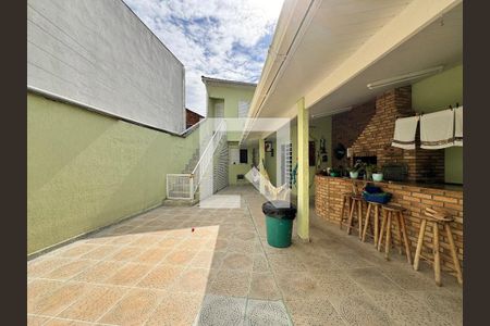 Casa à venda com 335m², 5 quartos e 3 vagas Casa à venda com 335m², 5 quartos e 3 vagasQuintal